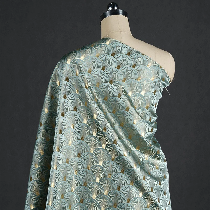 Sewing Fabric - ผ้าแจ็คการ์ดลายใบแปะก๊วยรูปพัด สีทองเงา สำหรับชุดกี่เพ้า เสื้อแจ็คเก็ต งานเย็บ DIY