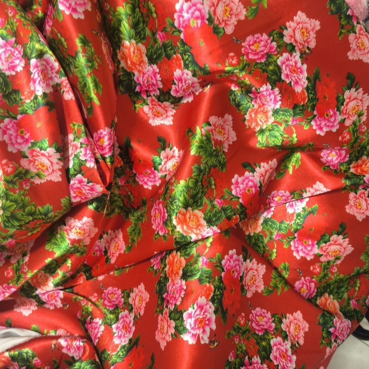 Textile For Sewing - ผ้าซาตินอะซิเตทพิมพ์ลายดอกไม้ เนื้อผ้าเรียบลื่นดุจแพรไหม ขายเป็นเมตร สำหรับผ้าปูที่นอน งานเย็บปักถักร้อย ซับใน