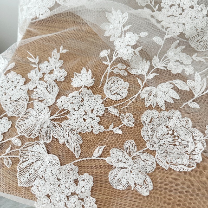 Sewing Net - ผ้าลูกไม้ฝ้ายปักเลื่อมสีขาวงาช้างแบบสั่งทำพิเศษ สำหรับผ้าคลุมหน้างานแต่งงาน ชุดเดรส และอุปกรณ์ตัดเย็บ DIY