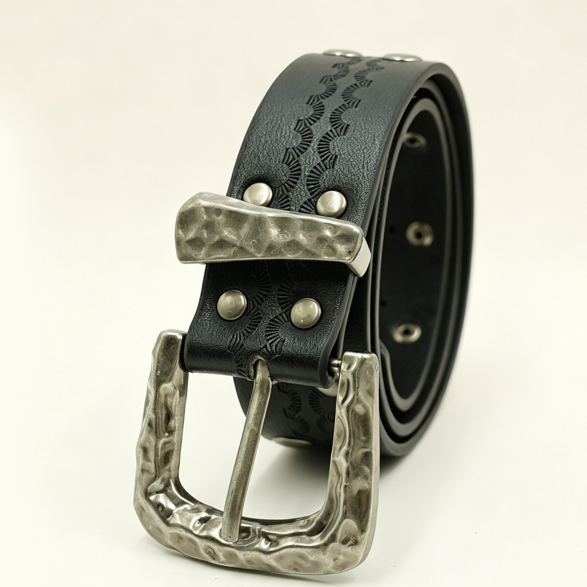 เข็มขัดลายค้อนสไตล์อุตสาหกรรมห - Leather Needle Heavy บทวิจารณ์และราคา