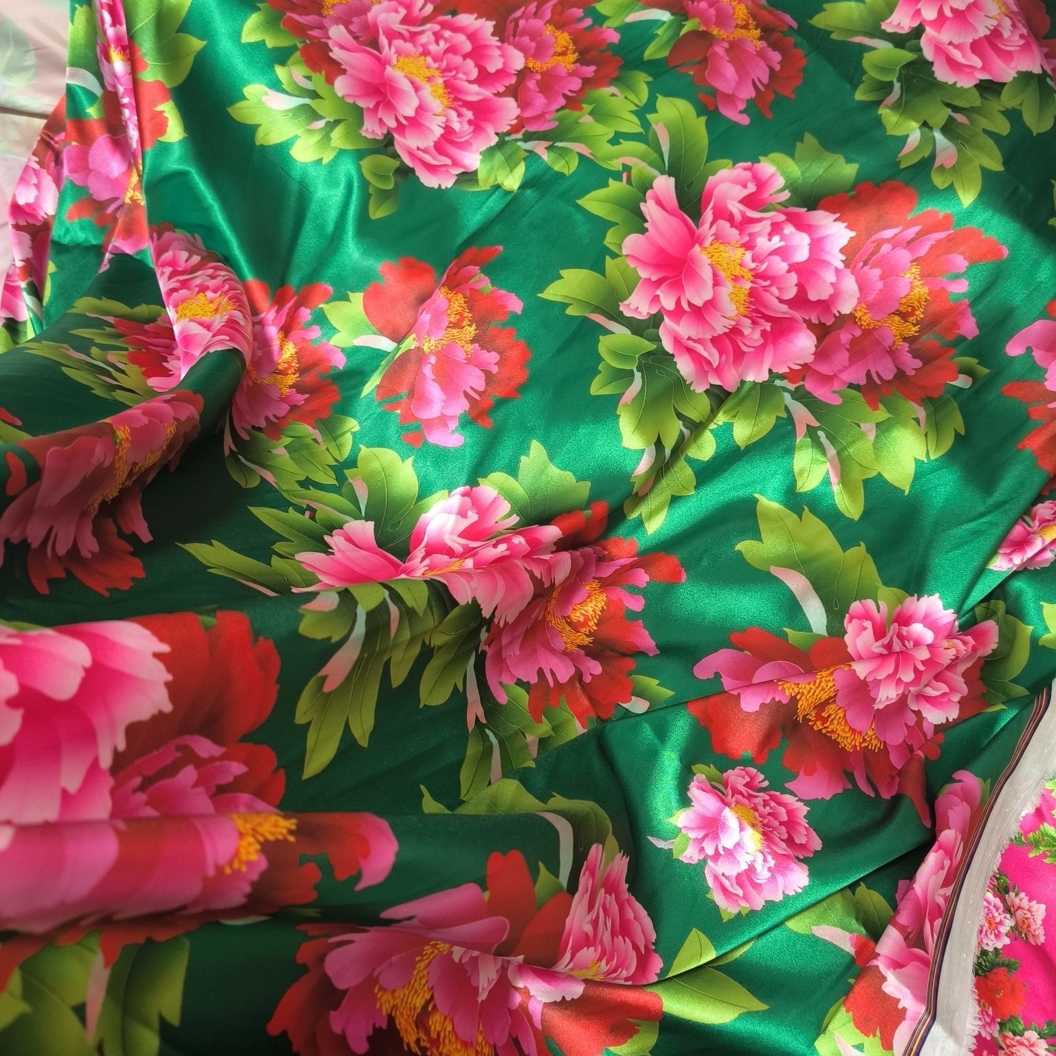 ผ้าซาตินอะซิเตทพิมพ์ลายดอกไม้  - Textile For Sewing บทวิจารณ์และราคา